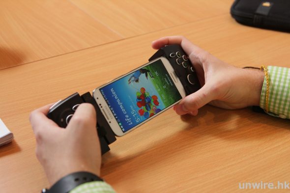 PhoneJoy 希望製作一款能用於大多數智能手機的完美遊戲手掣。