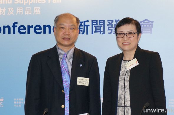 香港貿發局助理總裁黃思慧女士（右）表示，香港醫療器材及用品的進出口市場每年均持續上升。