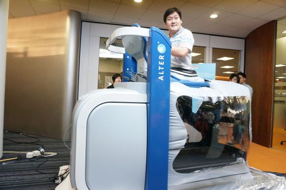 抗重力跑步機透過氣墊技術浮起使用者，協助腳患或腰患人士復康。