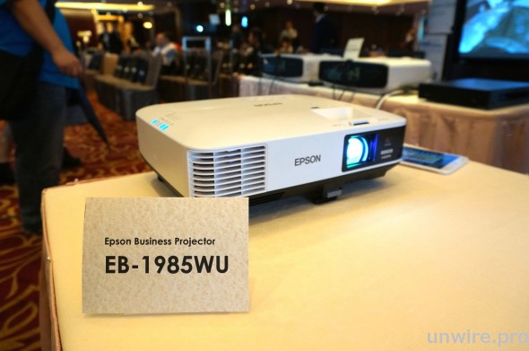 EB-1985WU 商用投影機加入支援 Miracast 功能。