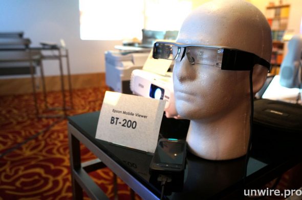 立體 3D 智能眼鏡 BT-200 已是第二代產品，比上代輕量化六成。