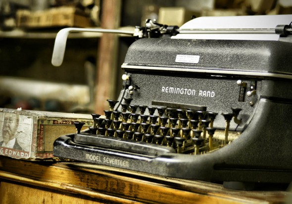typewriter-hemingway