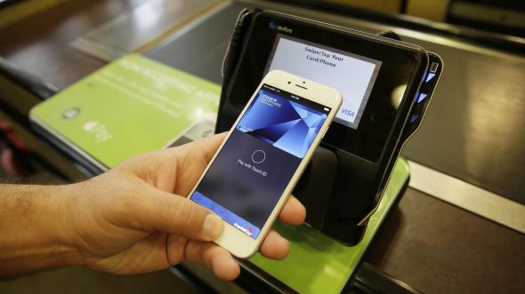 paying-with-apple-pay-1