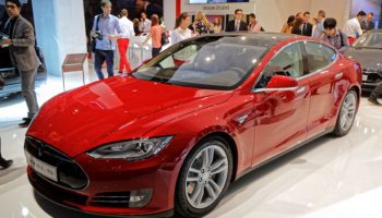 Tesla_model_S_-_Mondial_de_l’Automobile_de_Paris_2014_-_005