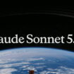 太空中的地球與Claude Sonnet 5.5標誌.