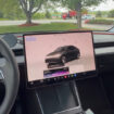 車內顯示屏展示Tesla車輛模擬測試界面.