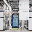 高科技量子電腦硬件設施,展示IBM Quantum設備與控制系統.