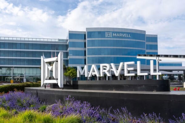 Marvell 科技園區大樓前景 Marvell 科技園區大樓外觀與花卉景觀.
